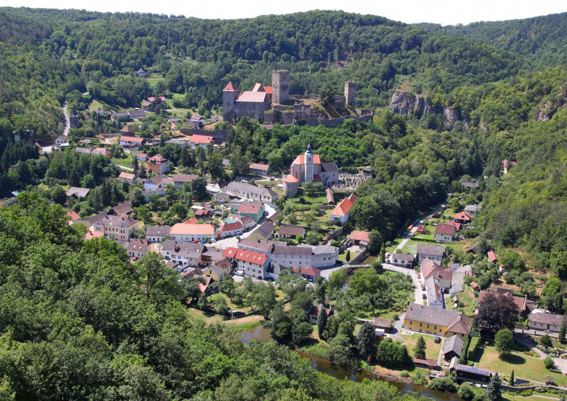 Stadtgemeinde Hardegg: Geteilter Strom für die Volksschule