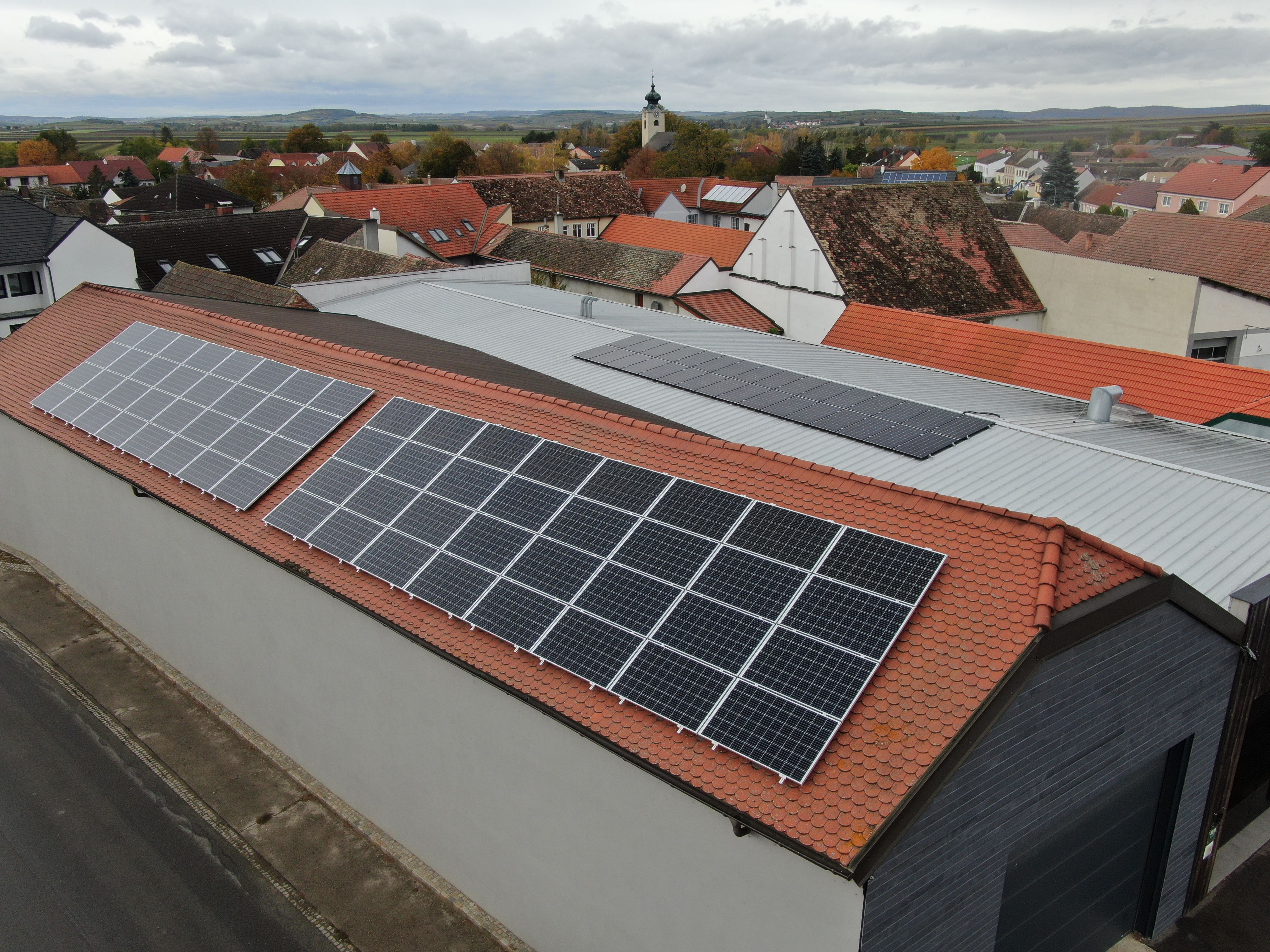 23 Investoren beteiligen sich an Photovoltaikanlage Weber